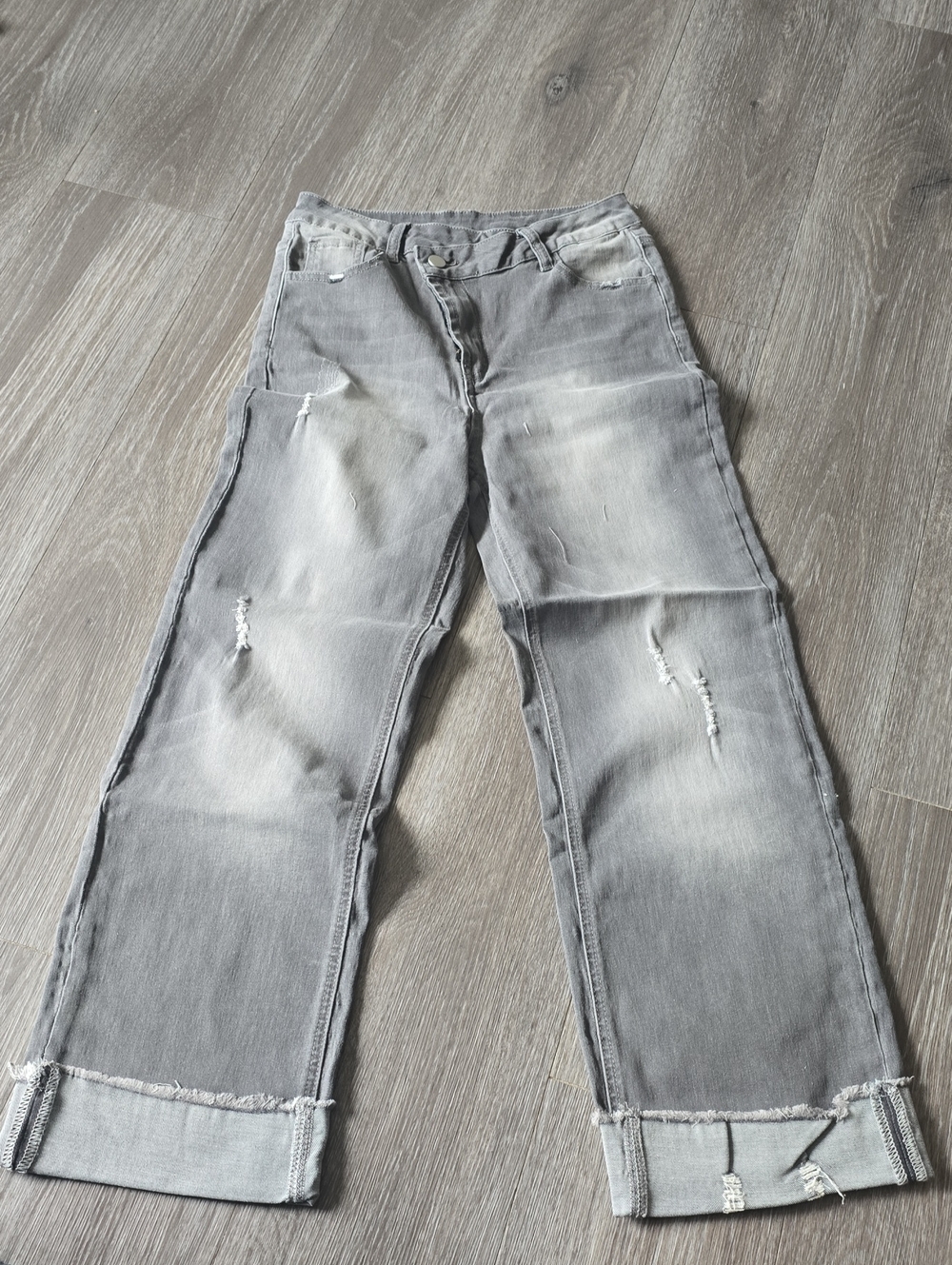 Women’s Grey Distressed Cropped Jeans
